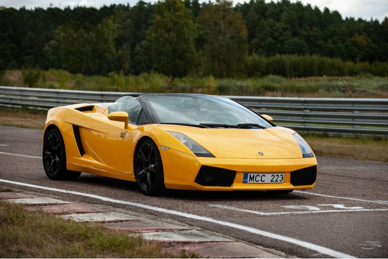 Izbrauciens ar Lamborghini Gallardo Nemuno žiedas Kauņā