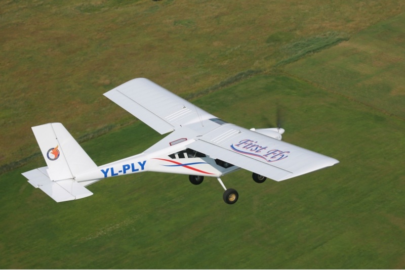 Iepazīšanās lidojums ar divvietīgu lidmašīnu AEROPRAKT-22