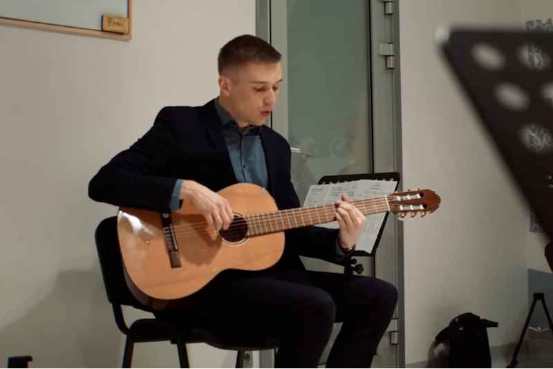 2 mēnešu ģitārspēles kurss "Guitar Place" studijā Rīgā