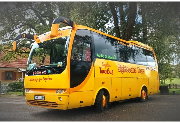 Ekskursija pa Siguldu ar autobusu rudenī