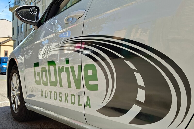 Индивидуальное занятие по вождению с инструктором в автошколе «GoDrive»