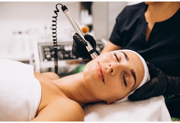 RF-liftinga procedūra salonā IK Cosmetology Rīgā