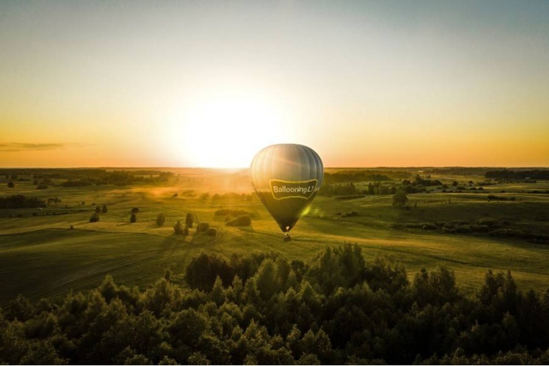 Rīta lidojums ar gaisa balonu Viļņā vai Traķos ar "Aviācijas centru"