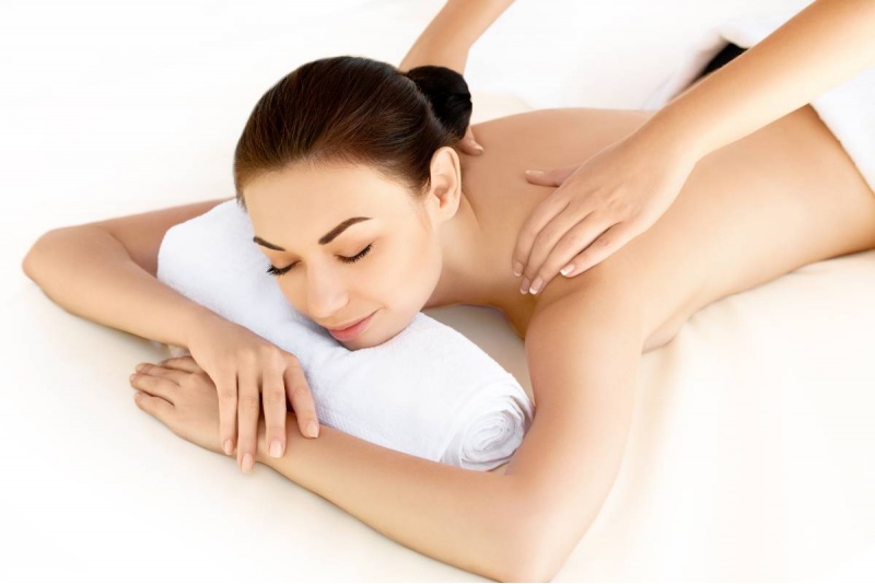 Классический массаж спины и процедура "Чи" в салоне "MySPA" в Риге