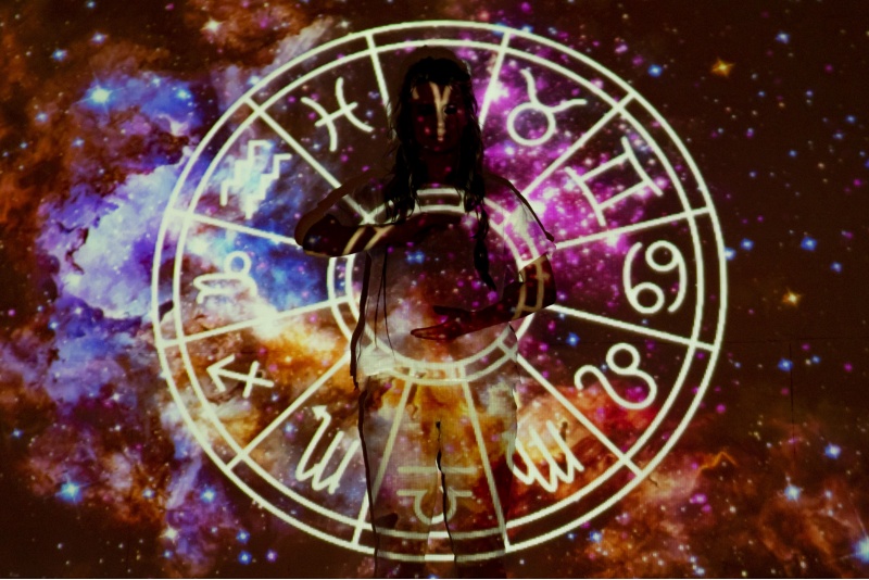 Personīgā horoskopa analīze ar profesionālu astrologu