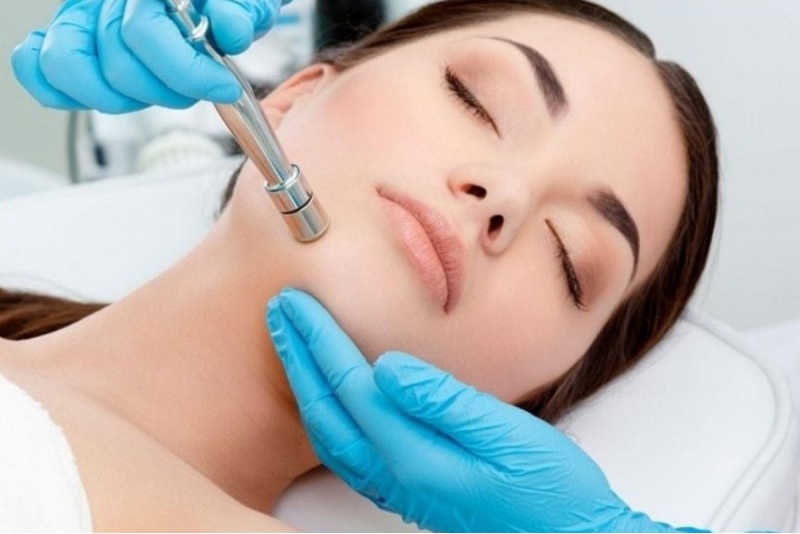Sejas ādas attīrīšana - dermobrāzija un RF liftings sejai